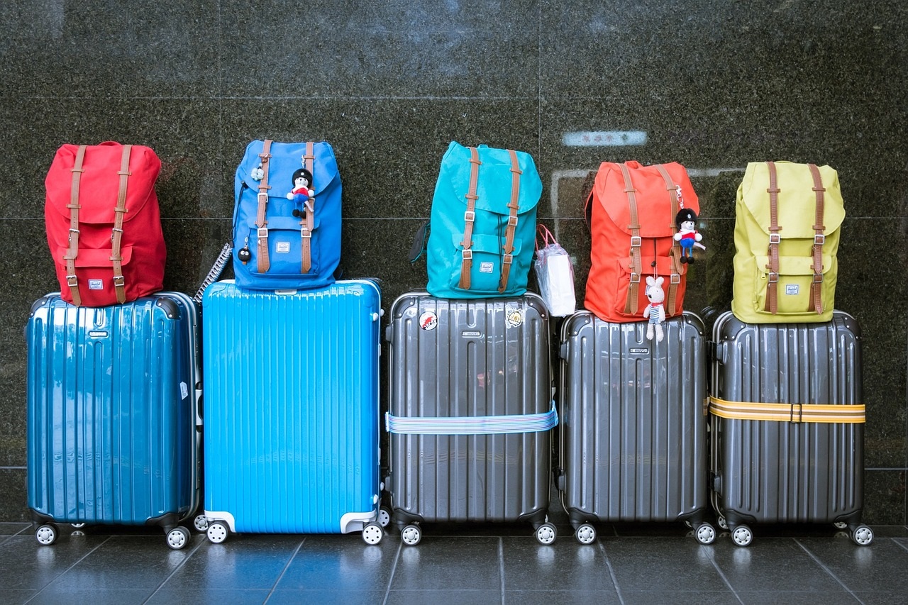 11 Kids Luggage Brands That Make Travel Easier (2023) - FamilyVacationist